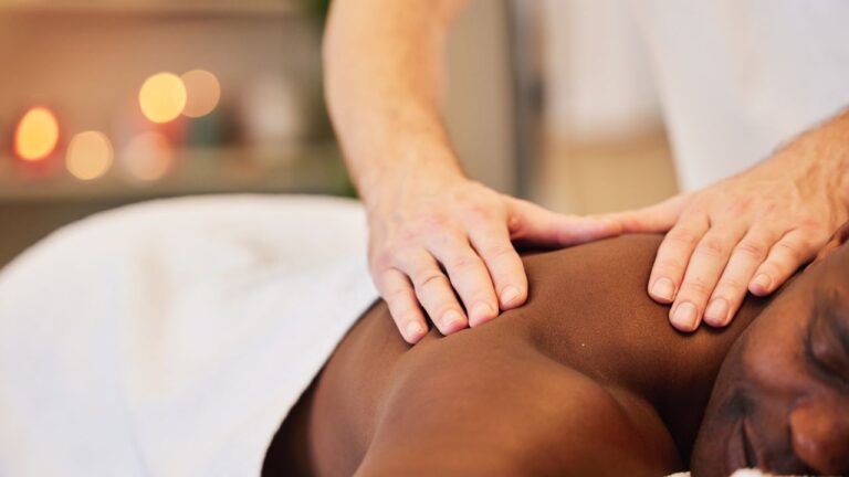 terapeuta de massagem tailandesa na barra da tijuca